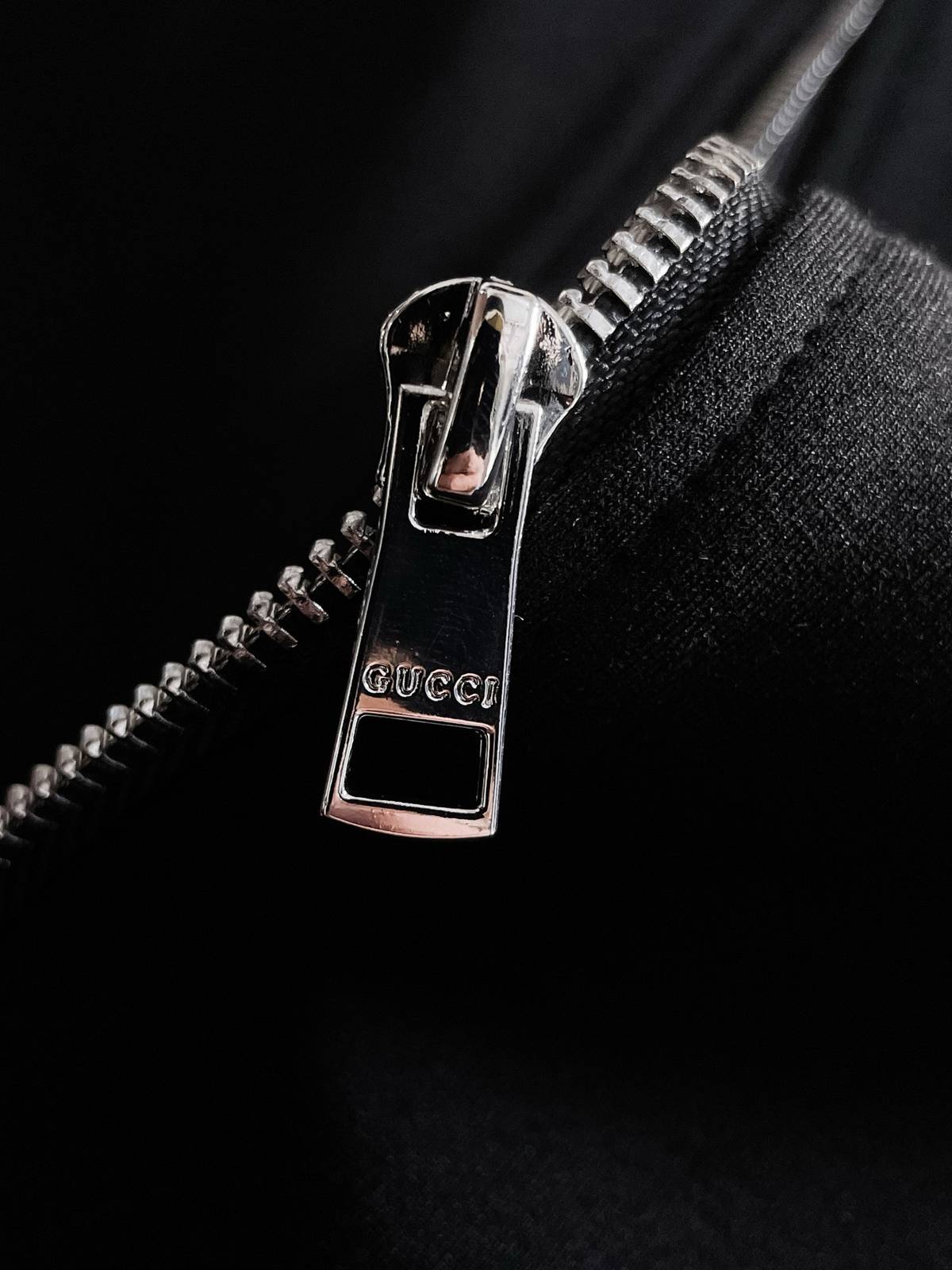 GUCCI グッチ メンズ セットアップ ジップアップパーカー ロゴテープ バイカラー スポーツウェア 秋冬 ブラック - 画像 6