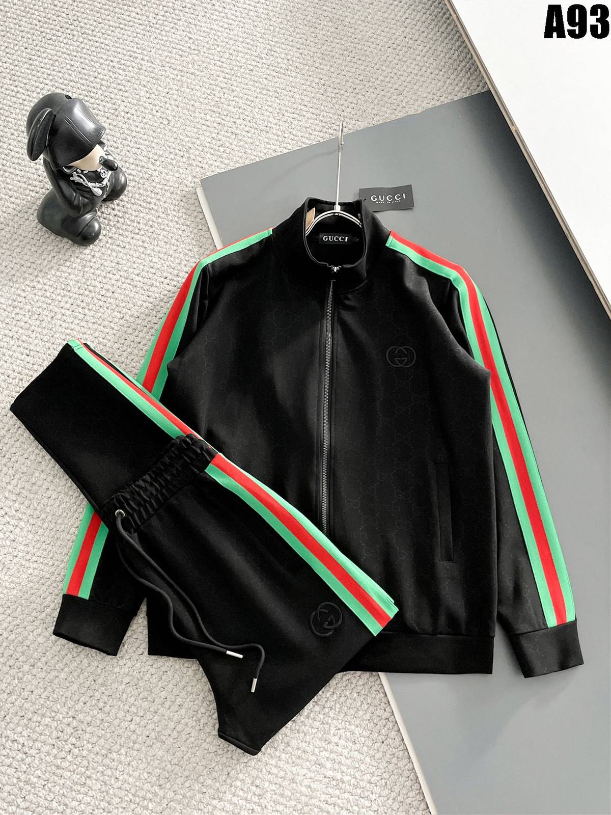 GUCCI グッチ メンズ セットアップ ジップアップパーカー ロゴワッペン サイドライン スポーツウェア 秋冬 ブラック