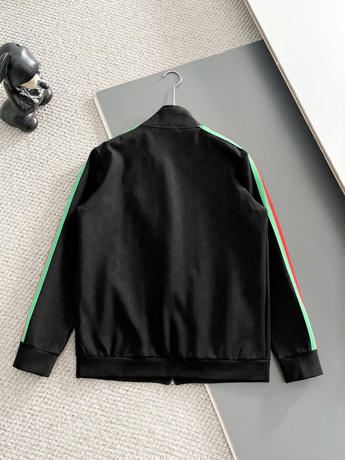 GUCCI グッチ メンズ セットアップ ジップアップパーカー ロゴワッペン サイドライン スポーツウェア 秋冬 ブラック - 画像 8