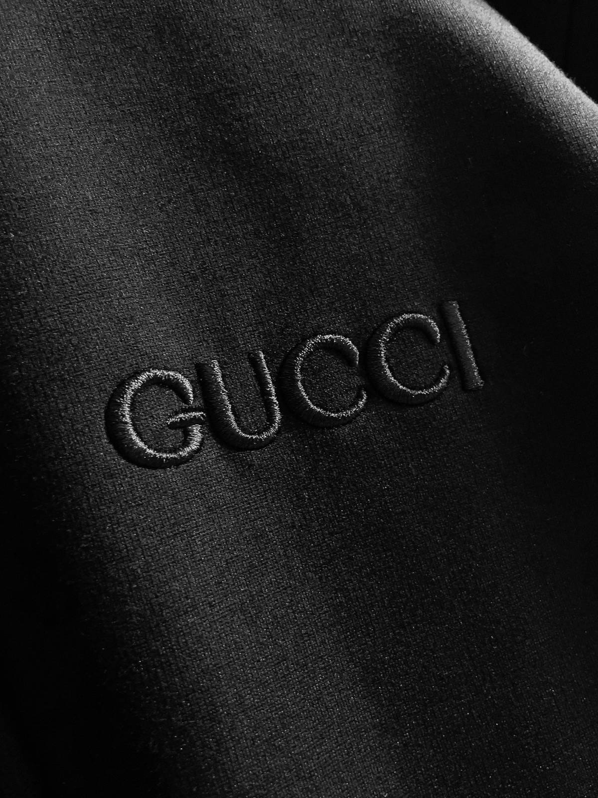GUCCI グッチ メンズ セットアップ ジップパーカー ロゴ刺繍 サイドライン スウェットセットアップ 秋冬 ブラック - 画像 6