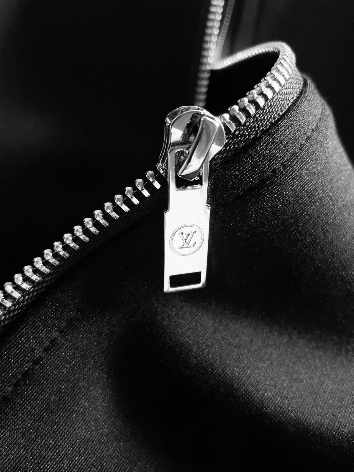 LV メンズ セットアップ ジップアップパーカー ロゴワッペン サイドライン スポーツウェア 秋冬 ブラック - 画像 5