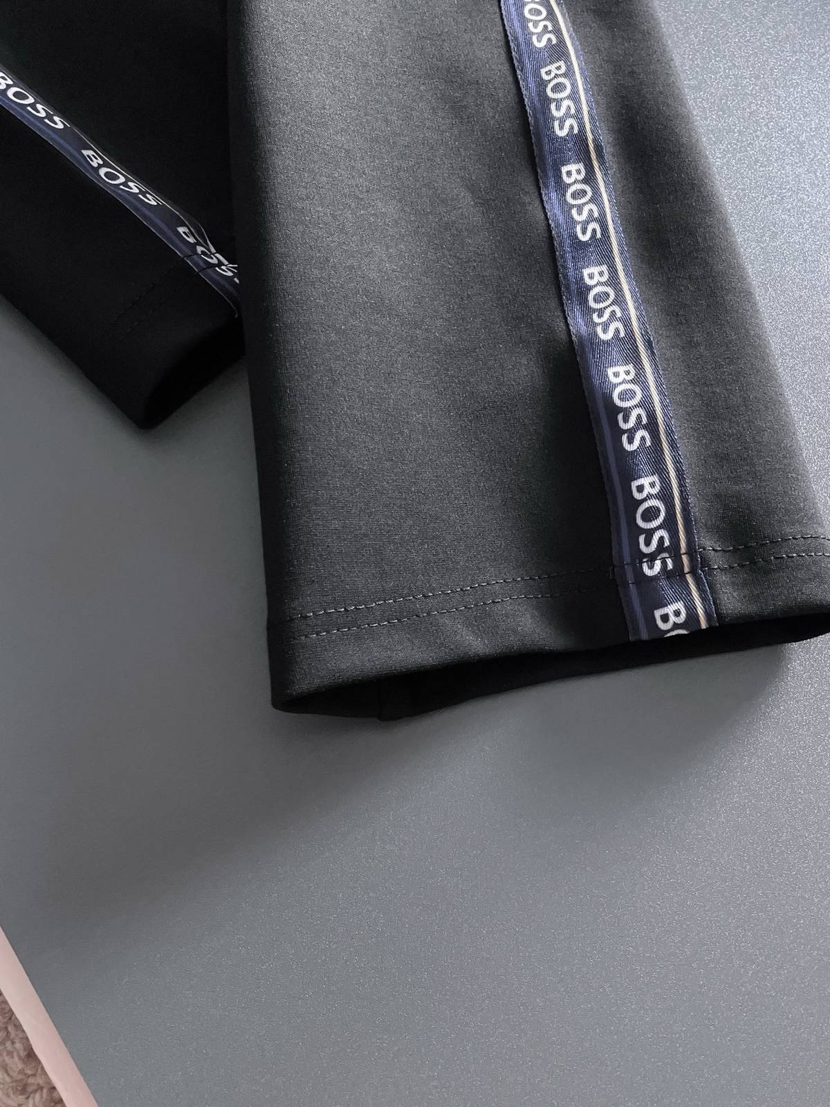 BOSS ボス メンズ セットアップ ジップパーカー ロゴワッペン サイドライン スポーツウェア ブラック - 画像 2