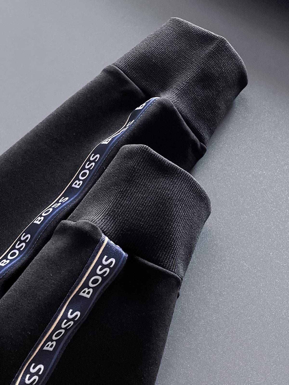 BOSS ボス メンズ セットアップ ジップパーカー ロゴワッペン サイドライン スポーツウェア ブラック - 画像 4
