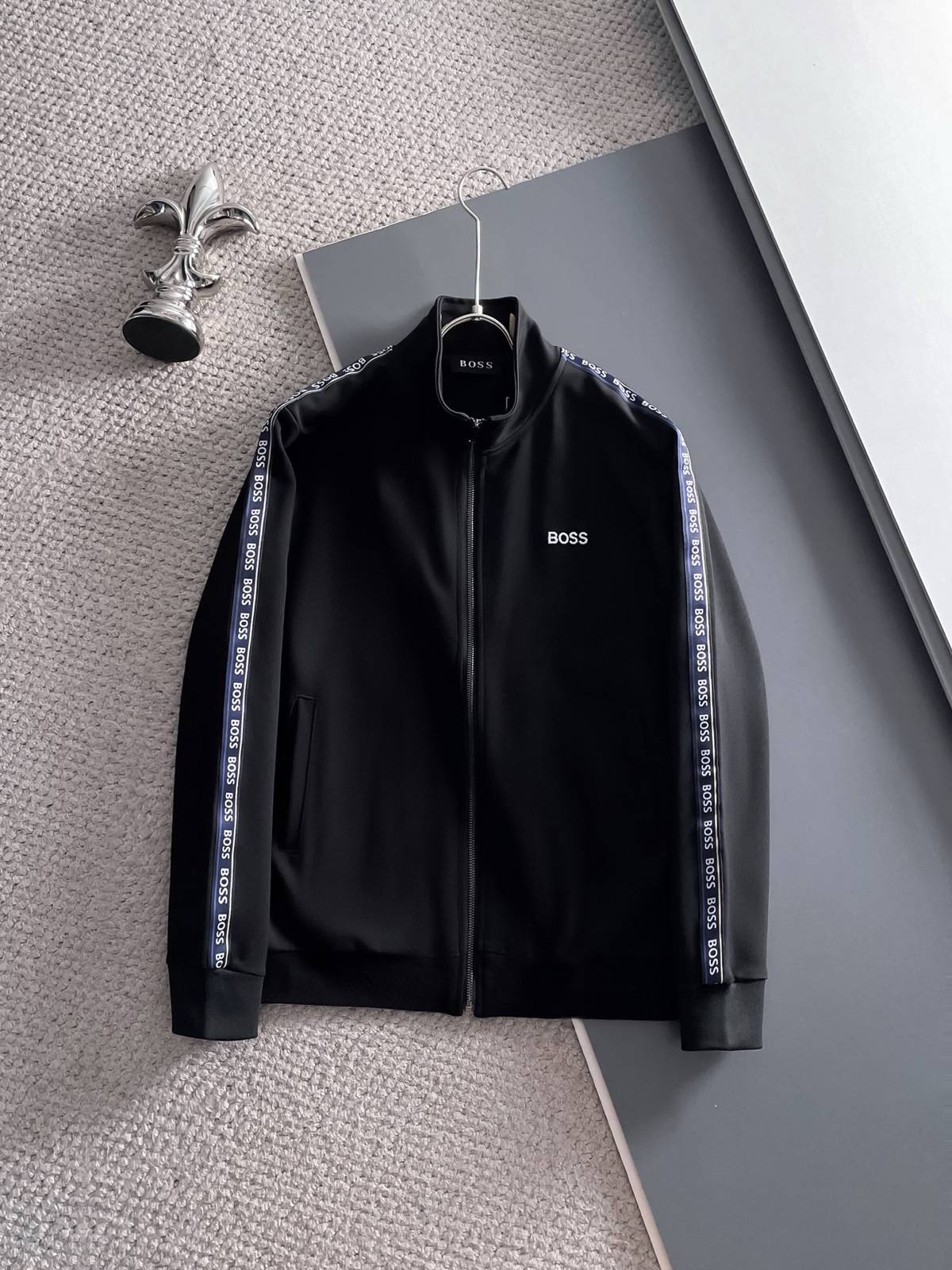 BOSS ボス メンズ セットアップ ジップパーカー ロゴワッペン サイドライン スポーツウェア ブラック - 画像 9