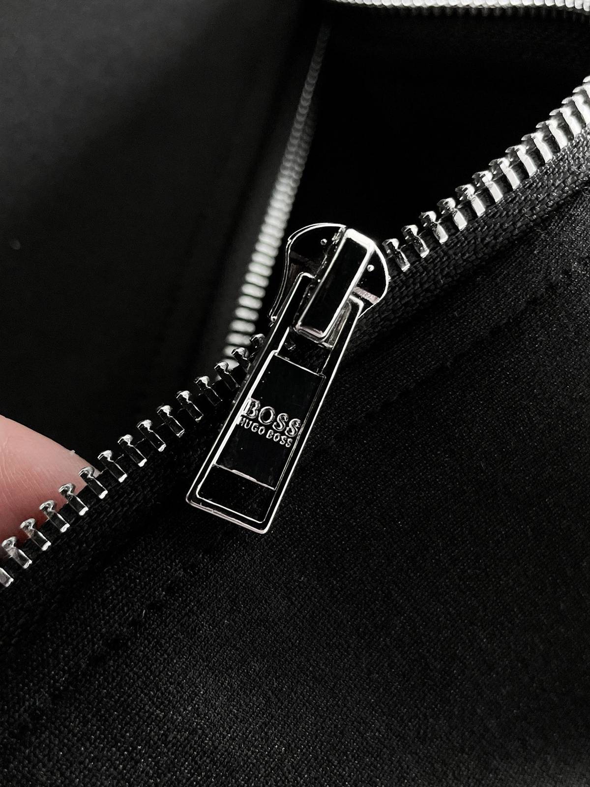 BOSS メンズ セットアップ ジップアップパーカー ロゴテープ ロゴワッペン スポーツウェア ストリート ブラック - 画像 4