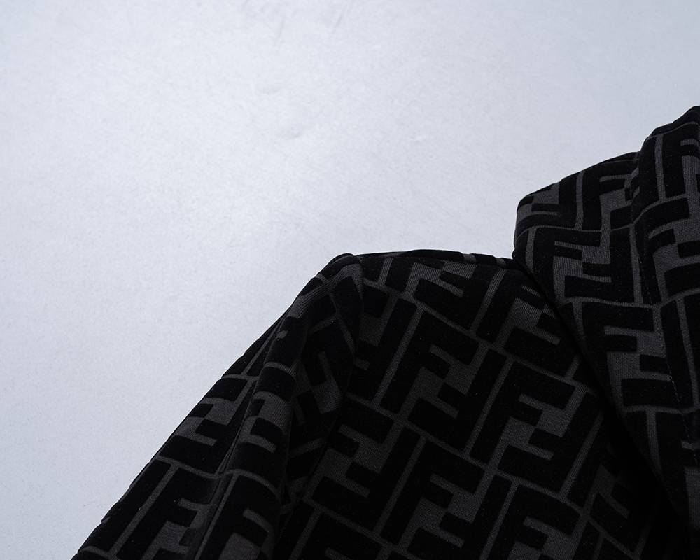 FENDI メンズ セットアップ ジップパーカー ロゴワッペン ロゴ刺繍 ブラック - 画像 3