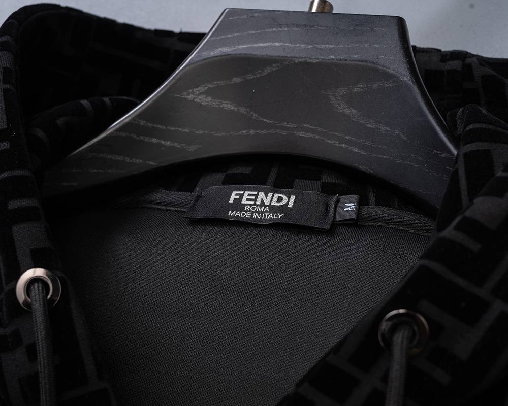 FENDI メンズ セットアップ ジップパーカー ロゴワッペン ロゴ刺繍 ブラック - 画像 5