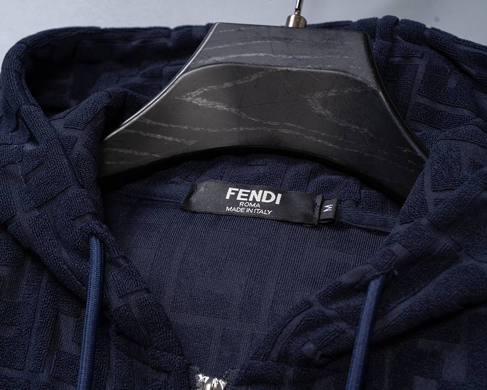FENDI メンズ セットアップ ジップパーカー ロゴワッペン ブラック - 画像 3