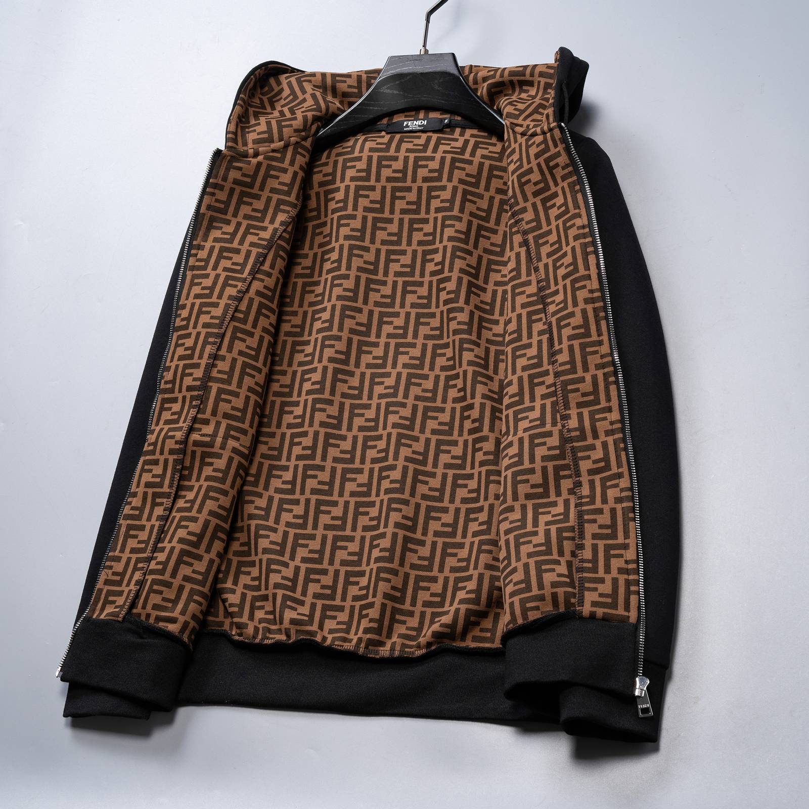 FENDI メンズ セットアップ ジップパーカー ロゴワッペン ロゴ刺繍 ブラック - 画像 6
