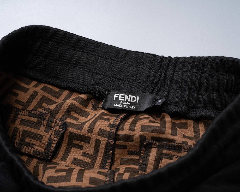 FENDI メンズ セットアップ ジップパーカー ロゴワッペン ロゴ刺繍 ブラック - 画像 11