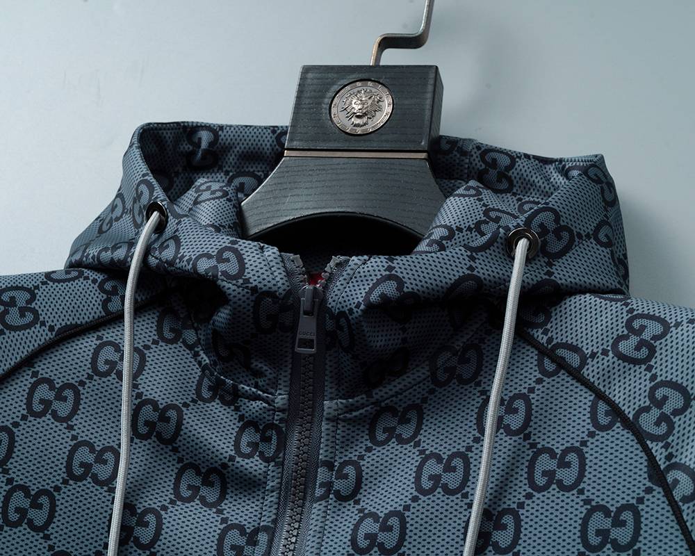 GUCCI グッチ セットアップ メンズ ジップアップパーカー ロゴワッペン ロゴ刺繍 スウェットセットアップ メンズ 秋冬 ブラック - 画像 2