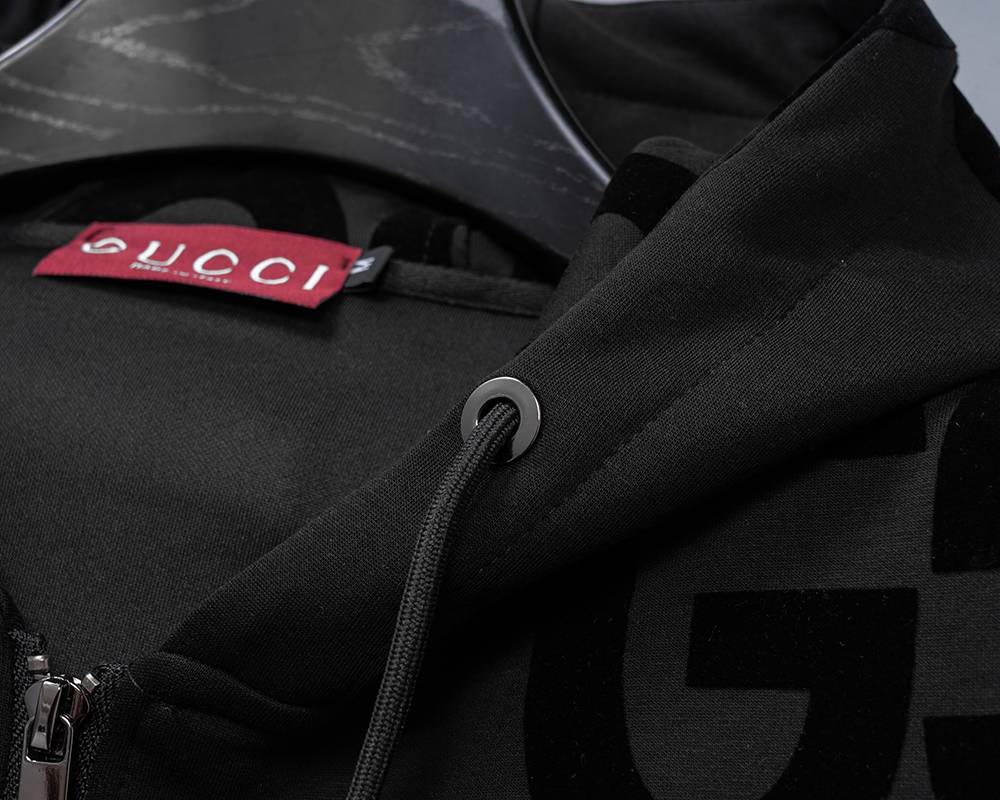 GUCCI グッチ メンズ セットアップ ジップパーカー ロゴワッペン ブラック - 画像 4