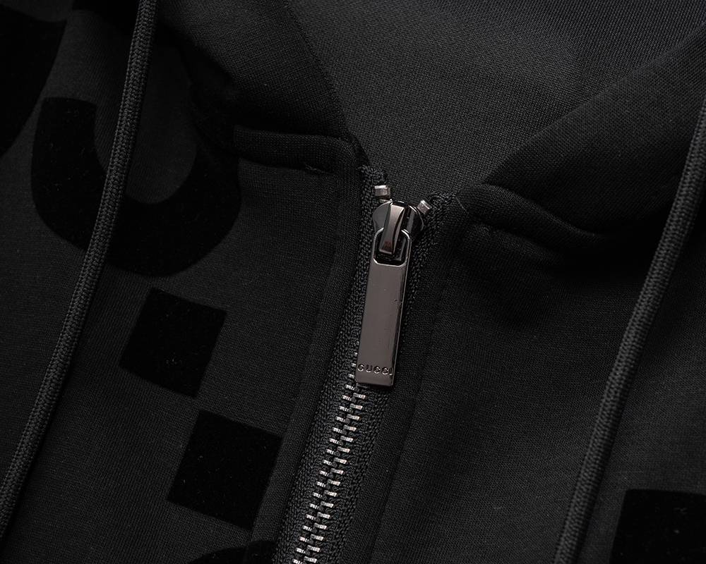 GUCCI グッチ メンズ セットアップ ジップパーカー ロゴワッペン ブラック - 画像 5