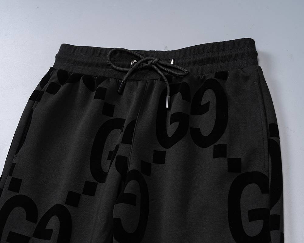 GUCCI グッチ メンズ セットアップ ジップパーカー ロゴワッペン ブラック - 画像 7