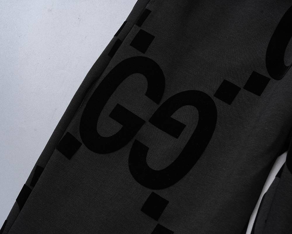 GUCCI グッチ メンズ セットアップ ジップパーカー ロゴワッペン ブラック - 画像 11