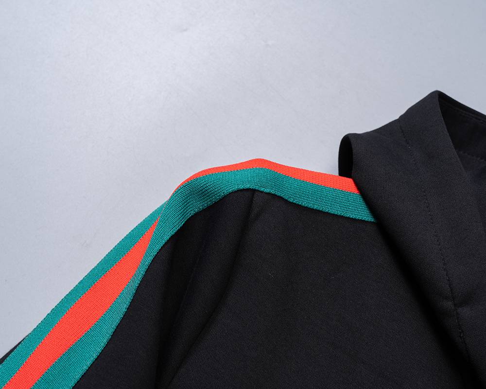 GUCCI グッチ メンズ セットアップ ジップパーカー ロゴワッペン サイドライン ストリート 秋冬 ブラック - 画像 3