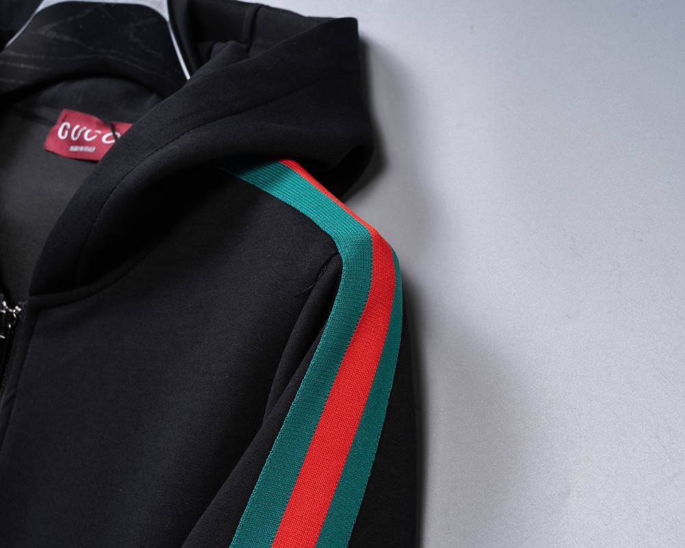 GUCCI グッチ メンズ セットアップ ジップパーカー ロゴワッペン サイドライン ストリート 秋冬 ブラック - 画像 4