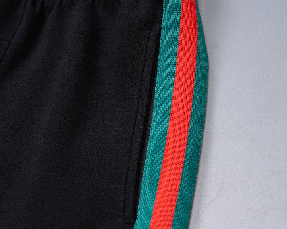 GUCCI グッチ メンズ セットアップ ジップパーカー ロゴワッペン サイドライン ストリート 秋冬 ブラック - 画像 6
