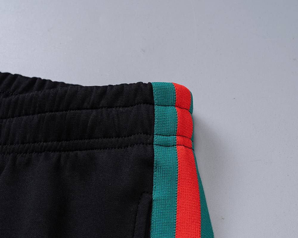 GUCCI グッチ メンズ セットアップ ジップパーカー ロゴワッペン サイドライン ストリート 秋冬 ブラック - 画像 7
