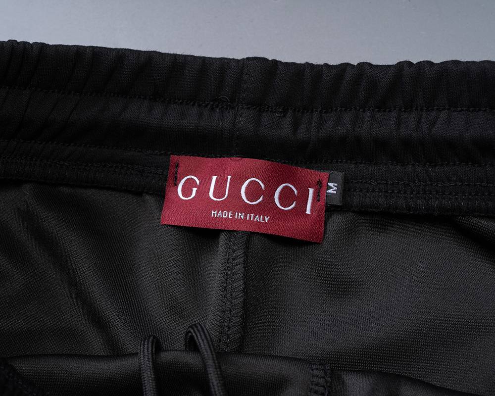 GUCCI グッチ メンズ セットアップ ジップパーカー ロゴワッペン サイドライン ストリート 秋冬 ブラック - 画像 9
