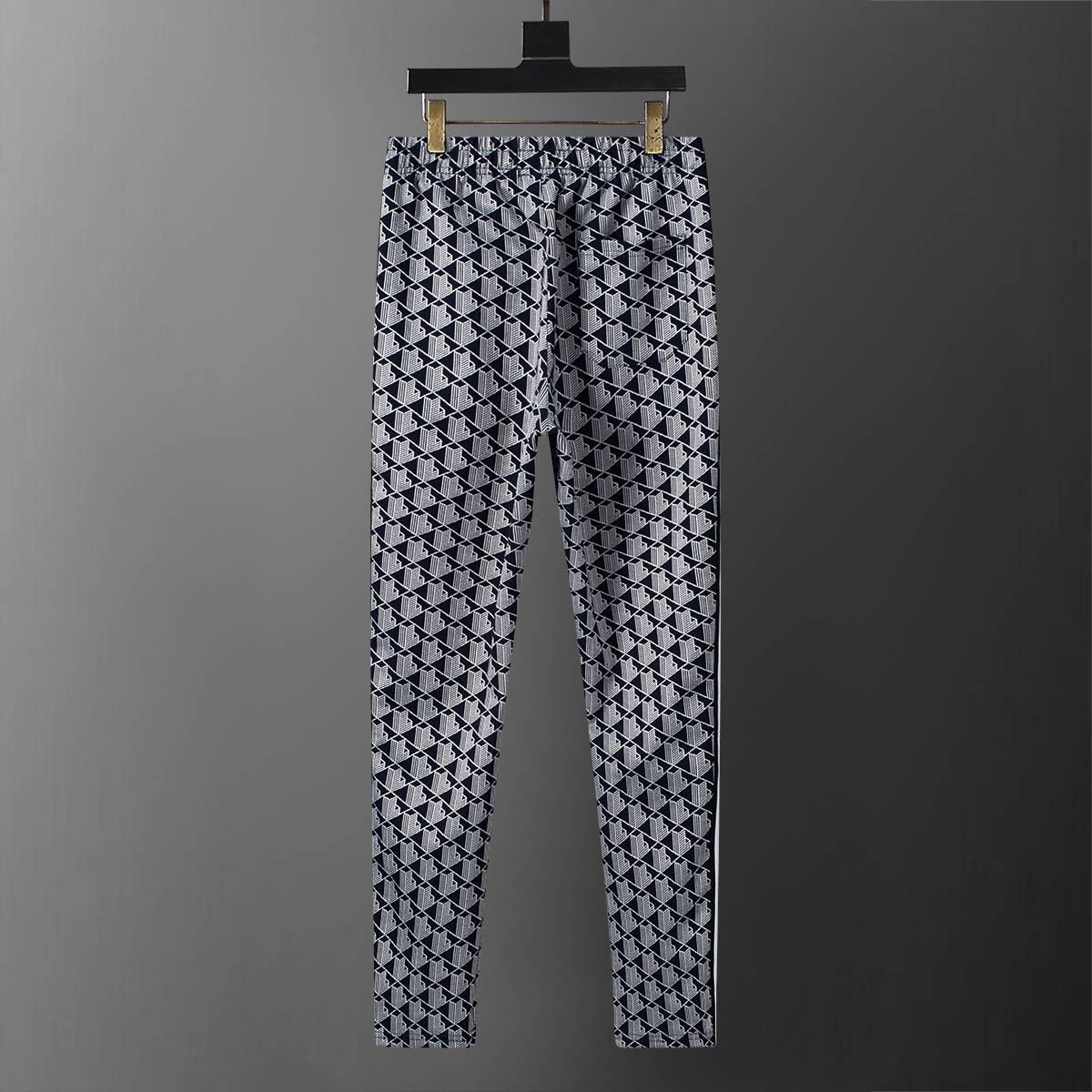 VERSACE ヴェルサーチ セットアップ メンズ ジップアップパーカー ロゴワッペン ロゴ刺繍 スウェットセットアップ ストリート ブラック ホワイト - 画像 5