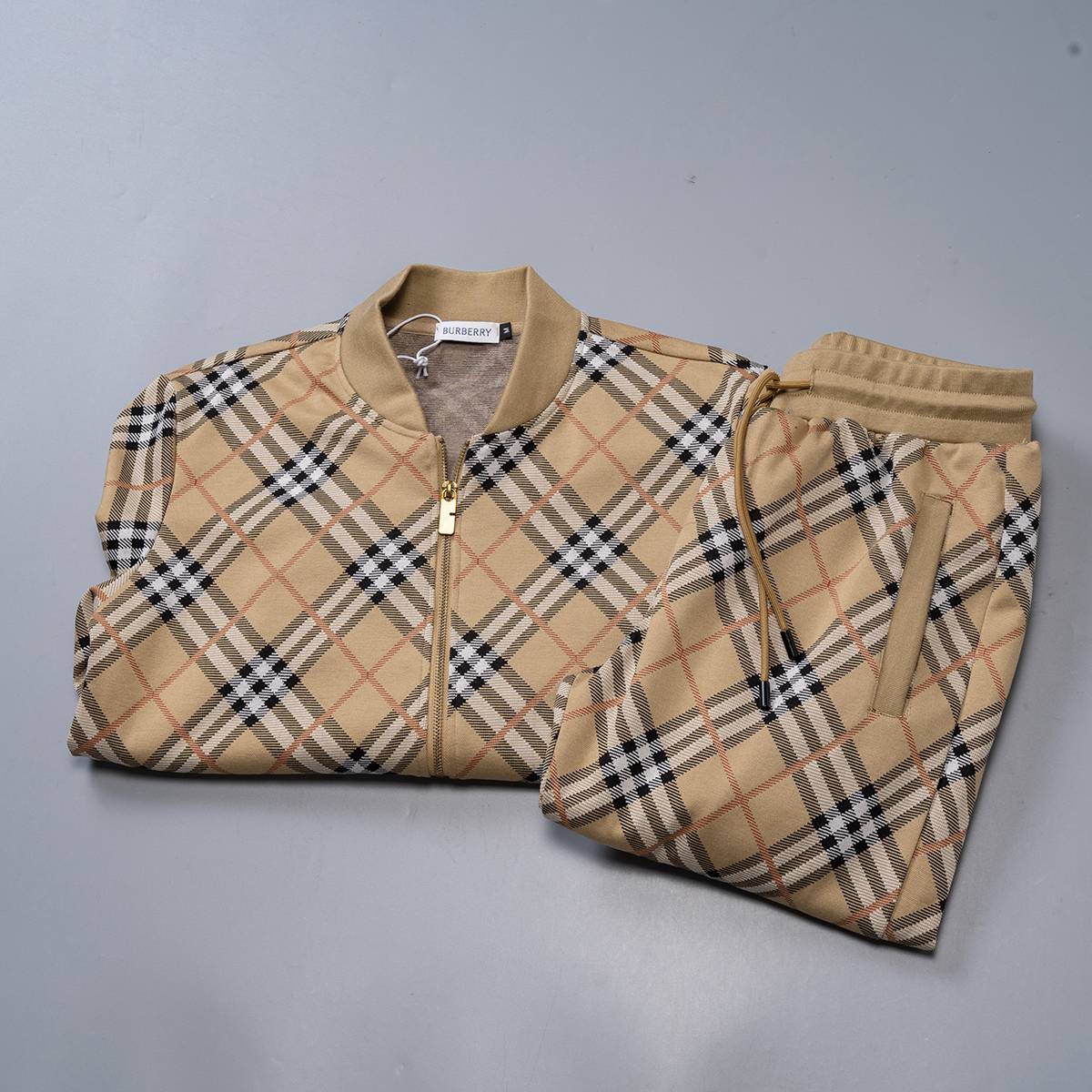 BURBERRY バーバリー メンズ セットアップ ジップアップパーカー ロゴワッペン トレーナーセット ストリート ベージュ - 画像 16