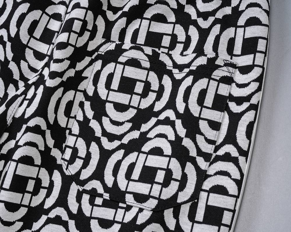 VERSACE ヴェルサーチ セットアップ メンズ ジップアップパーカー ロゴワッペン グレカ柄 ブラック - 画像 2