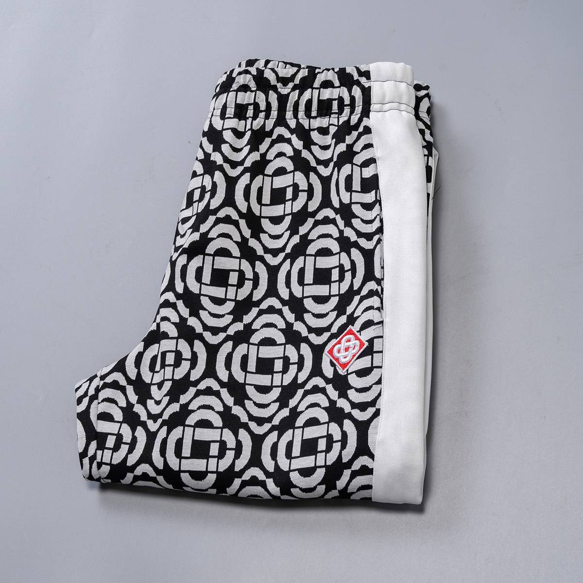 VERSACE ヴェルサーチ セットアップ メンズ ジップアップパーカー ロゴワッペン グレカ柄 ブラック - 画像 3