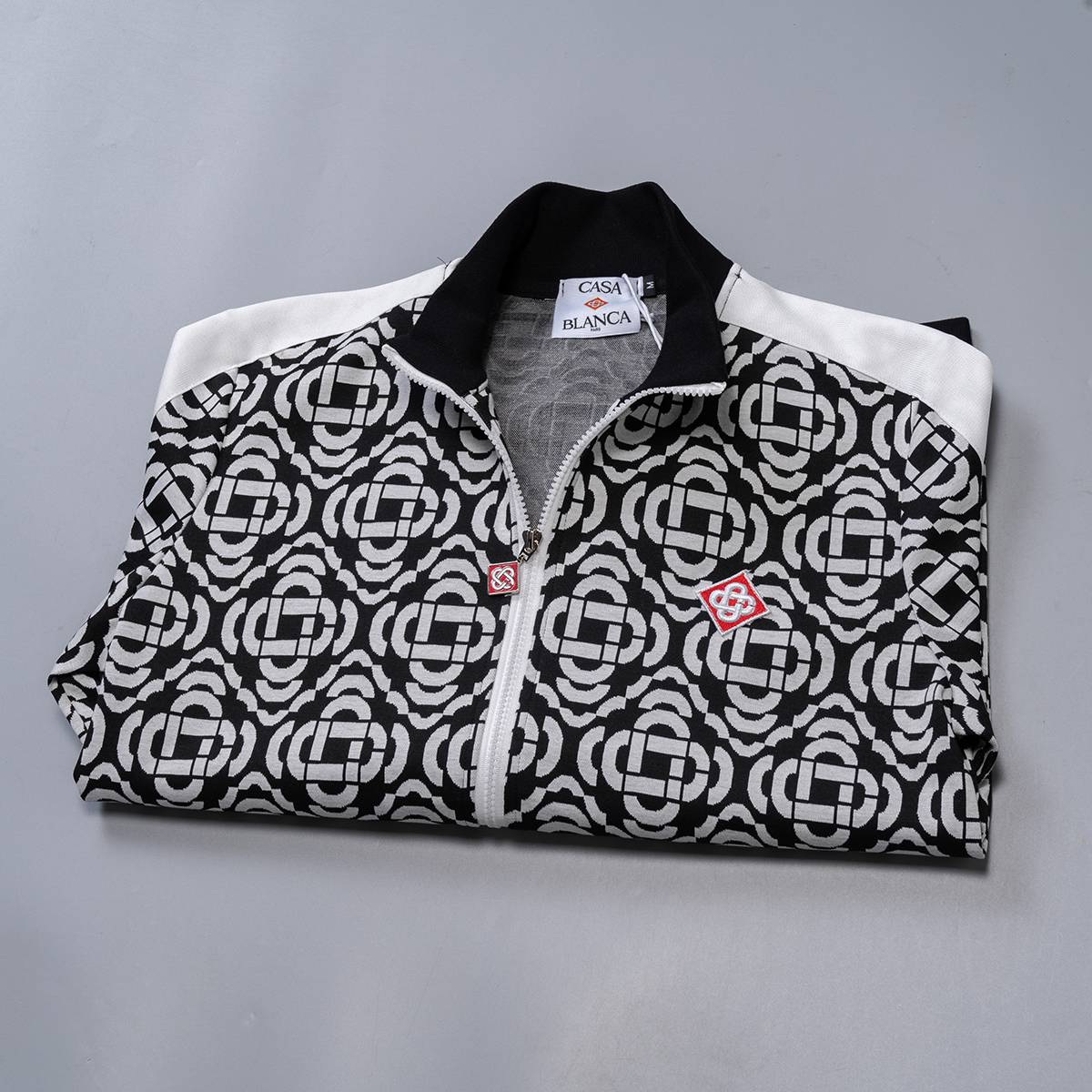 VERSACE ヴェルサーチ セットアップ メンズ ジップアップパーカー ロゴワッペン グレカ柄 ブラック - 画像 4