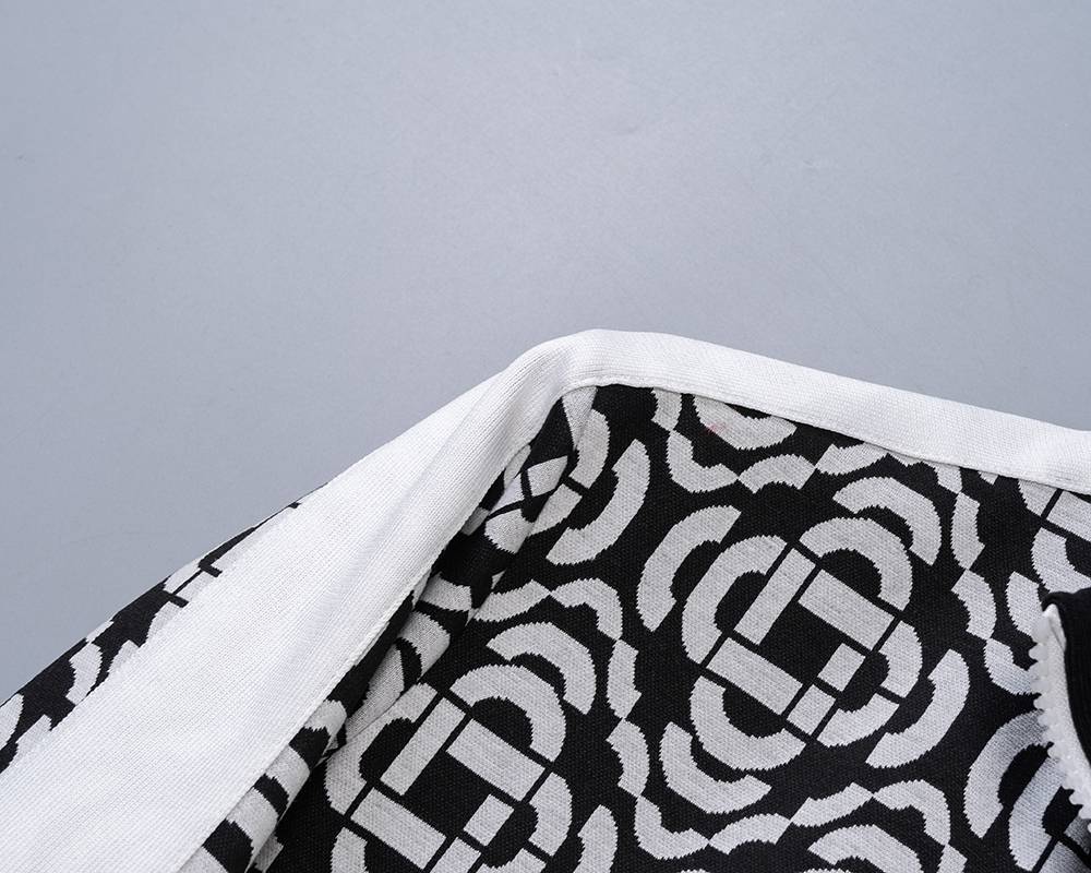 VERSACE ヴェルサーチ セットアップ メンズ ジップアップパーカー ロゴワッペン グレカ柄 ブラック - 画像 13