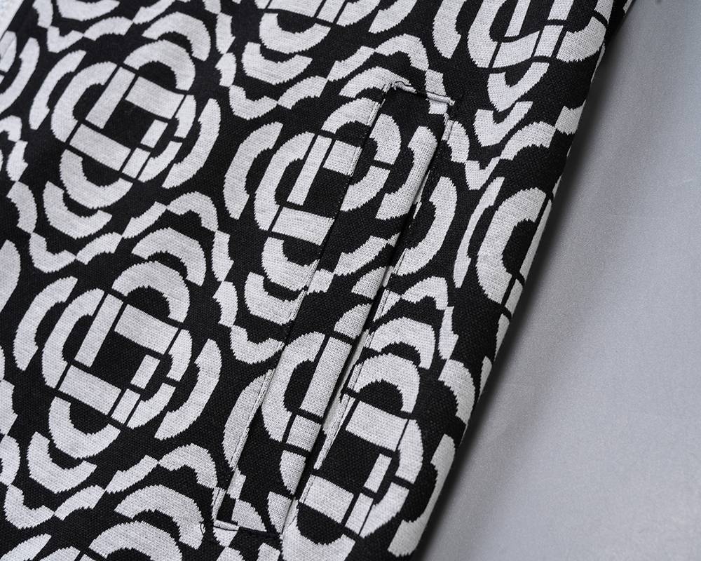 VERSACE ヴェルサーチ セットアップ メンズ ジップアップパーカー ロゴワッペン グレカ柄 ブラック - 画像 15