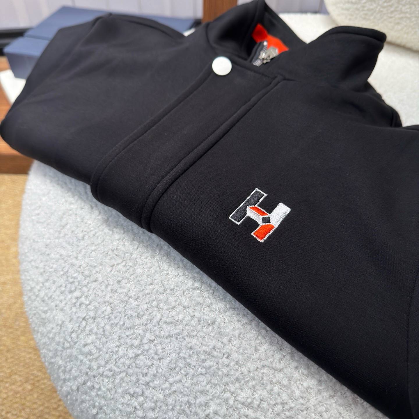 HERMES ヘルメス メンズ セットアップ ジップアップパーカー ロゴワッペン ロゴテープ スポーツウェア ブラック - 画像 5
