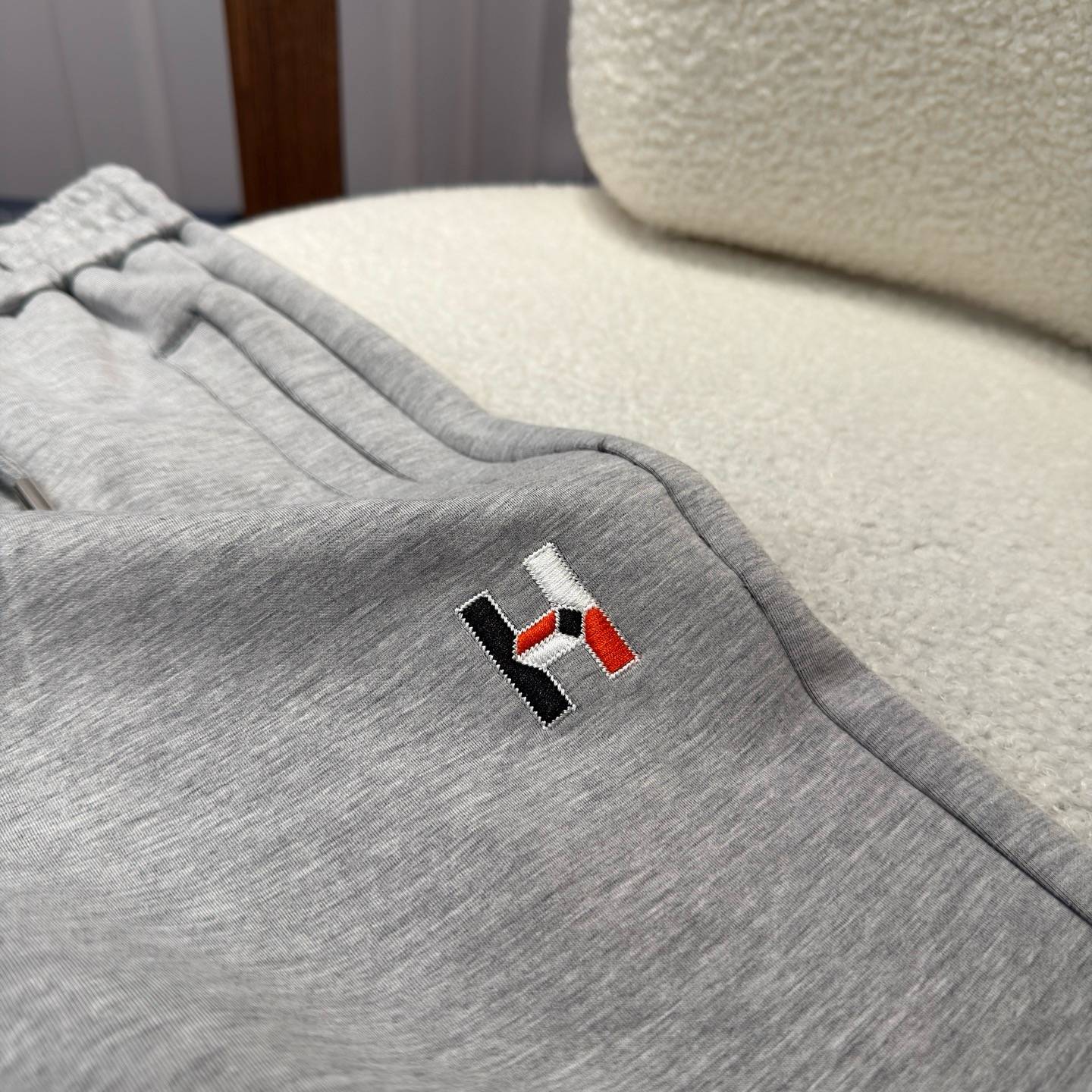 HERMES ヘルmes メンズ セットアップ ジップアップパーカー ロゴワッペン ロゴテープ スポーツウェア 秋冬 ホワイト レッド - 画像 2