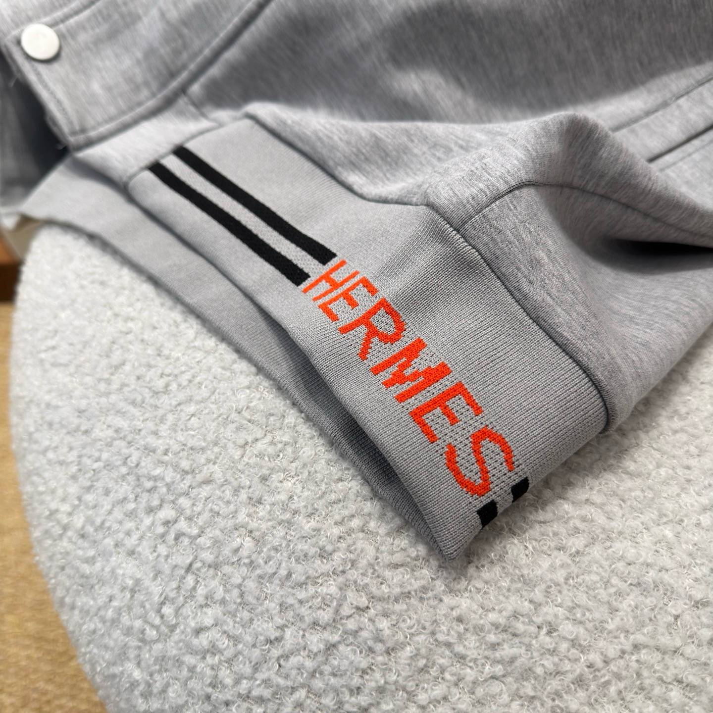 HERMES ヘルmes メンズ セットアップ ジップアップパーカー ロゴワッペン ロゴテープ スポーツウェア 秋冬 ホワイト レッド - 画像 4