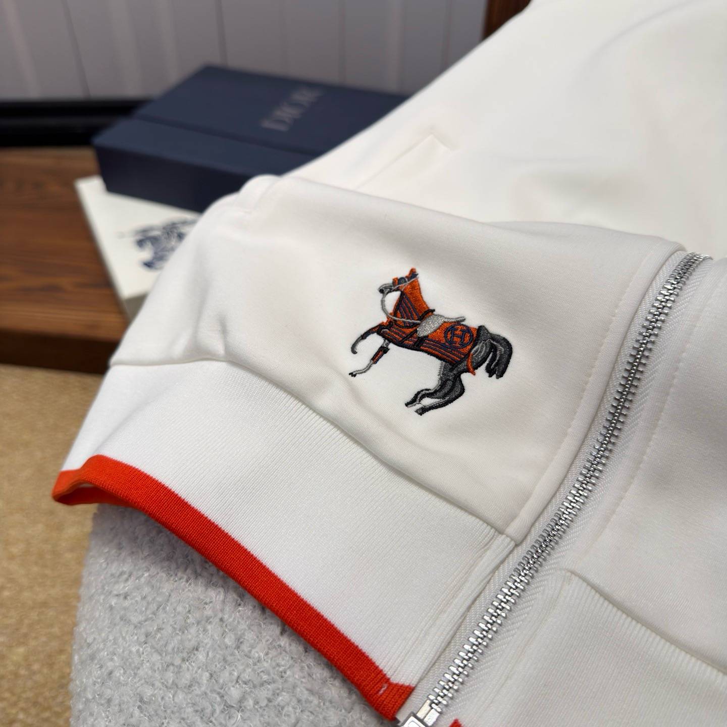 HERMES ヘルメス メンズ セットアップ ジップパーカー ロゴワッペン ロゴ刺繍 スポーツウェア 秋冬 ホワイト - 画像 4