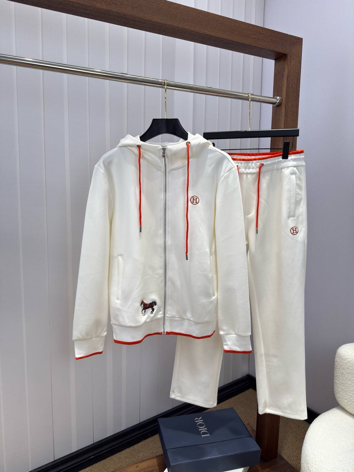HERMES ヘルメス メンズ セットアップ ジップパーカー ロゴワッペン ロゴ刺繍 スポーツウェア 秋冬 ホワイト - 画像 8