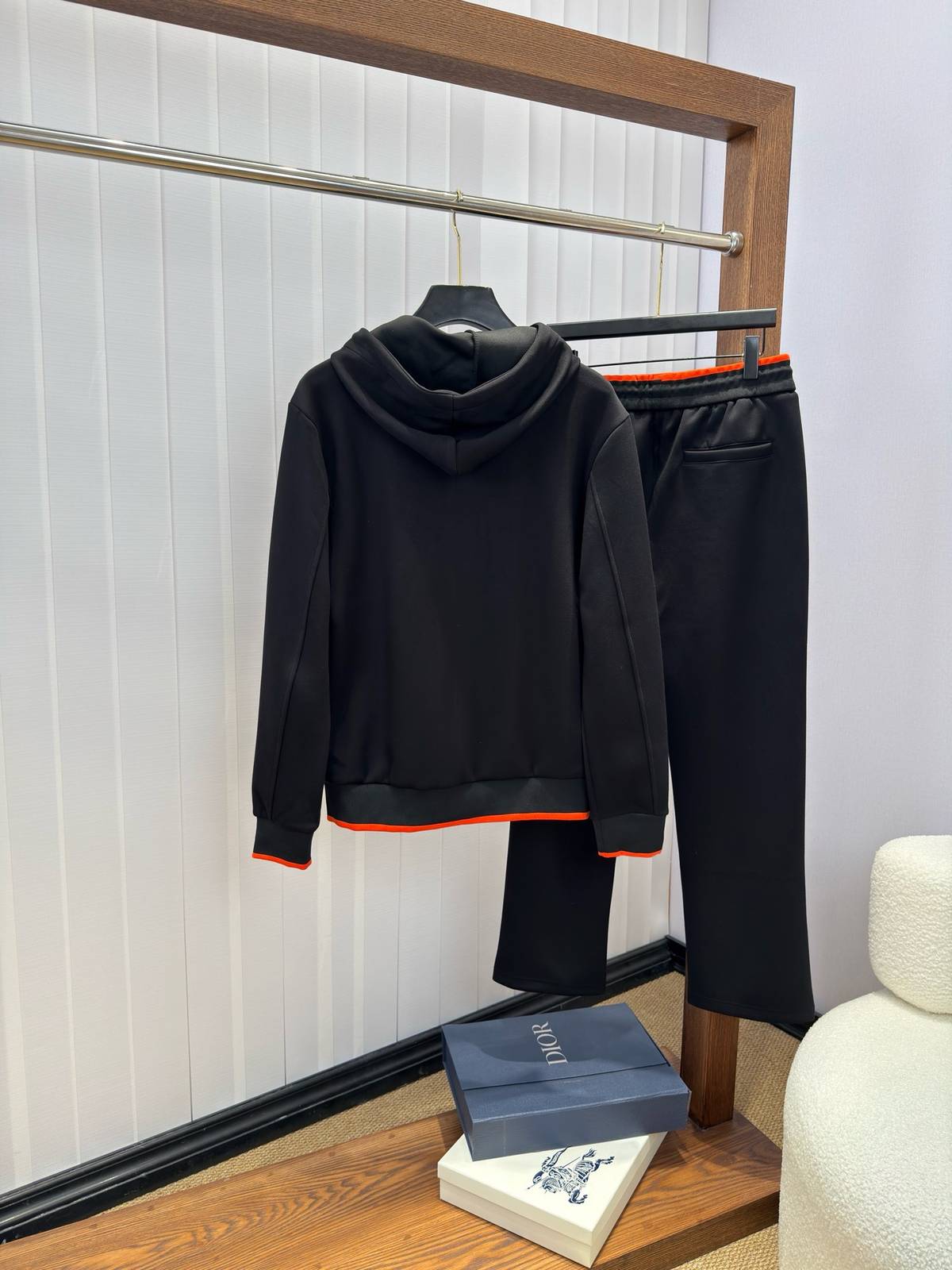 HERMES ヘルメス メンズ セットアップ ジップアップパーカー ロゴワッペン ロゴ刺繍 スポーツウェア 秋冬 ブラック レッド - 画像 9