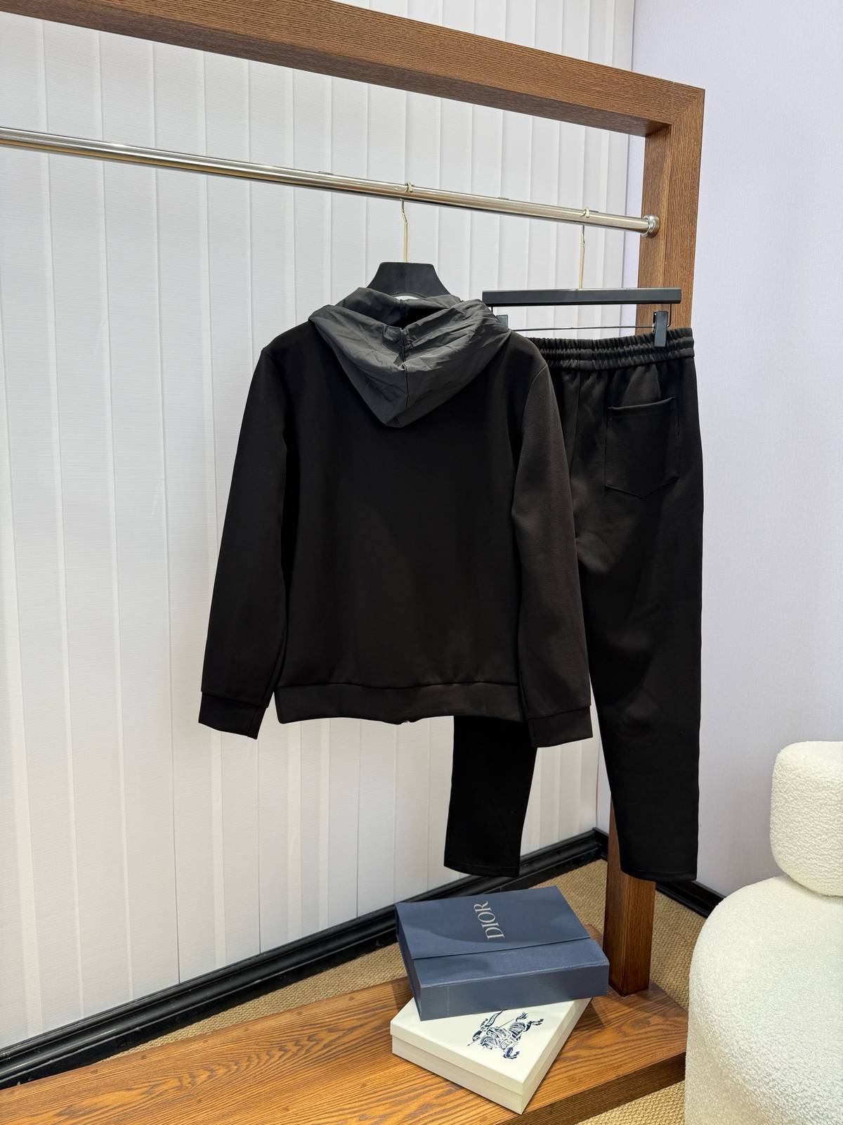PRADA プラダ メンズ セットアップ ジップアップパーカー ロゴワッペン メタルパーツ スポーツウェア 秋冬 ブラック - 画像 8