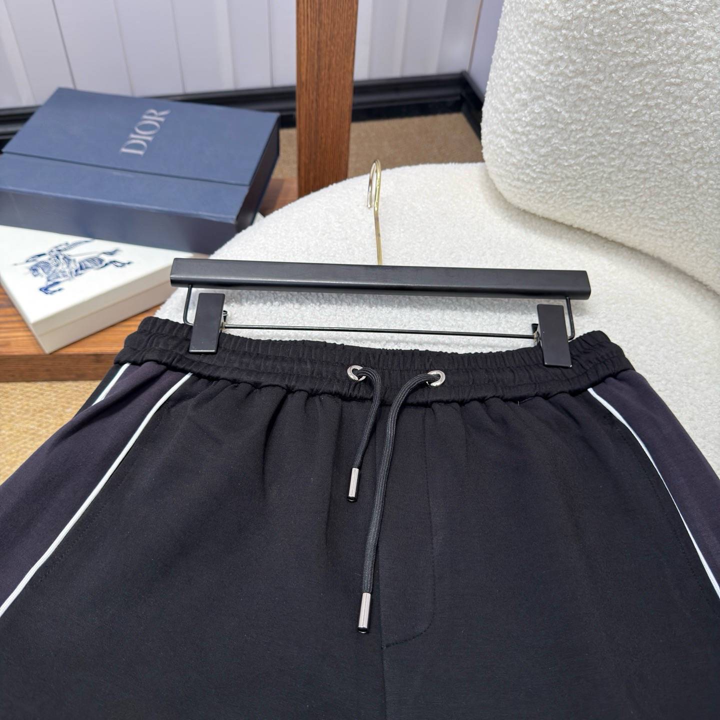 DIOR ディオール メンズ セットアップ ジップパーカー ロゴワッペン サイドライン スポーツウェア ブラック - 画像 2