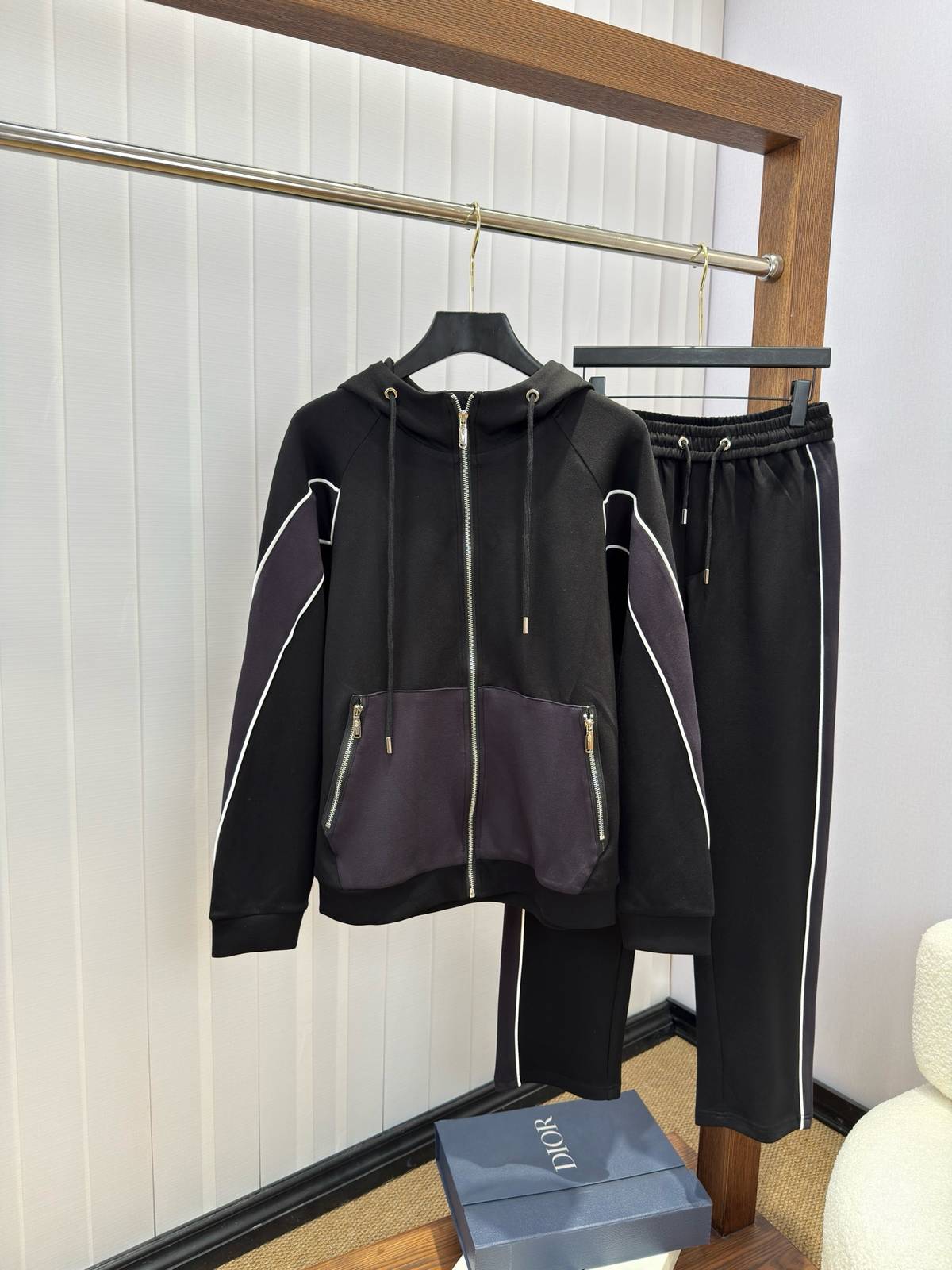 DIOR ディオール メンズ セットアップ ジップパーカー ロゴワッペン サイドライン スポーツウェア ブラック - 画像 8
