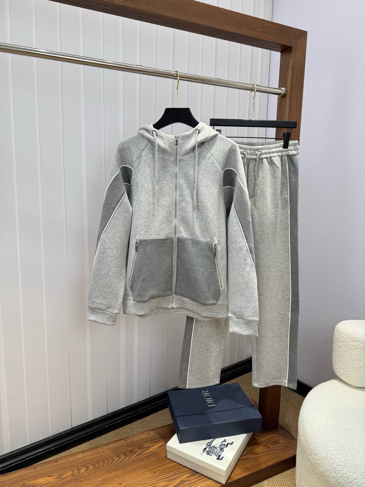 DIOR ディオール メンズ セットアップ ジップパーカー ロゴワッペン サイドライン スポーツウェア 秋冬 ブラック グレー
