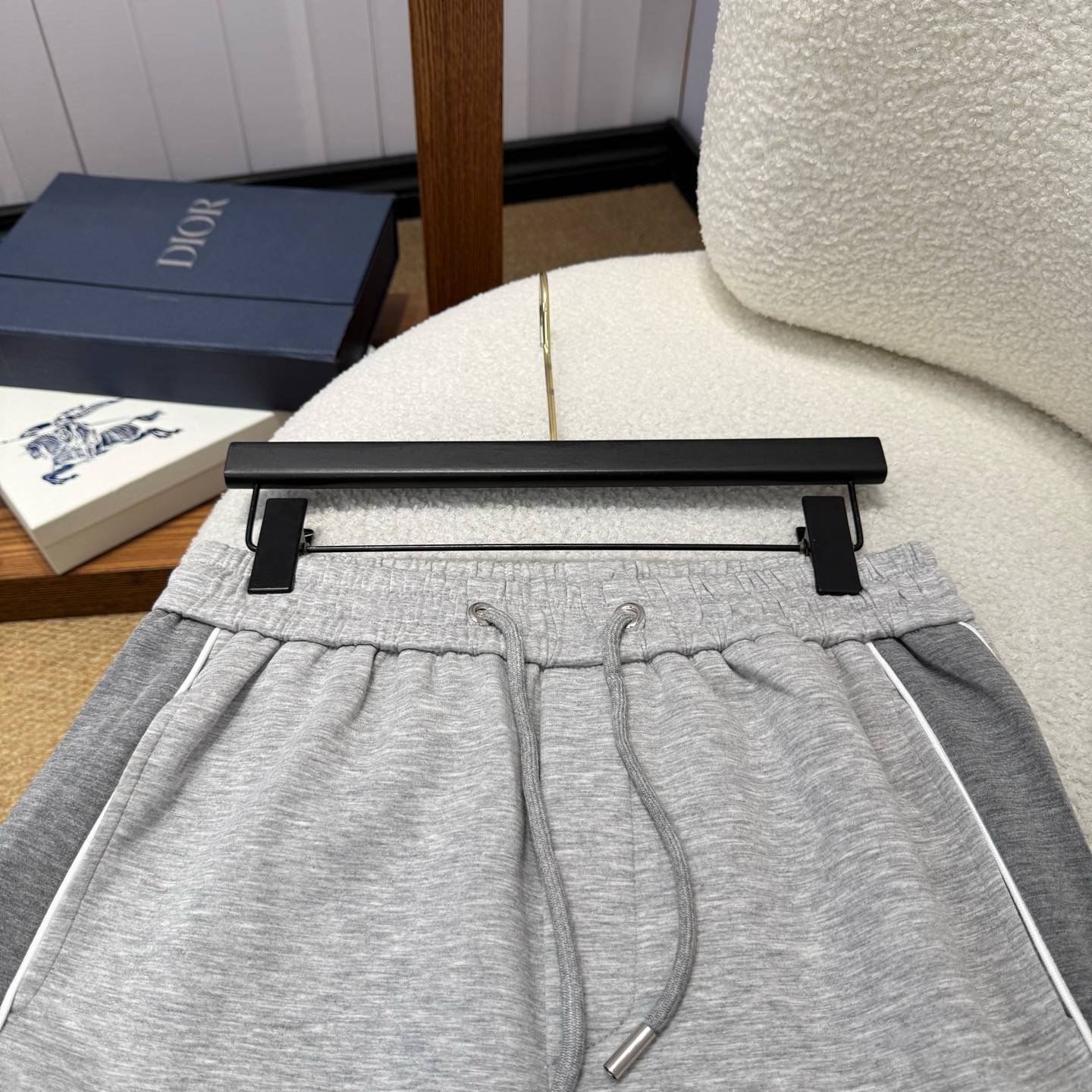 DIOR ディオール メンズ セットアップ ジップパーカー ロゴワッペン サイドライン スポーツウェア 秋冬 ブラック グレー - 画像 2