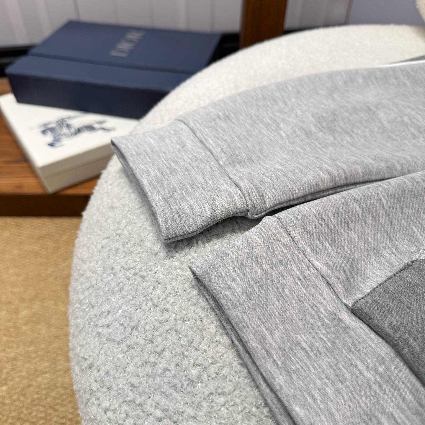 DIOR ディオール メンズ セットアップ ジップパーカー ロゴワッペン サイドライン スポーツウェア 秋冬 ブラック グレー - 画像 3