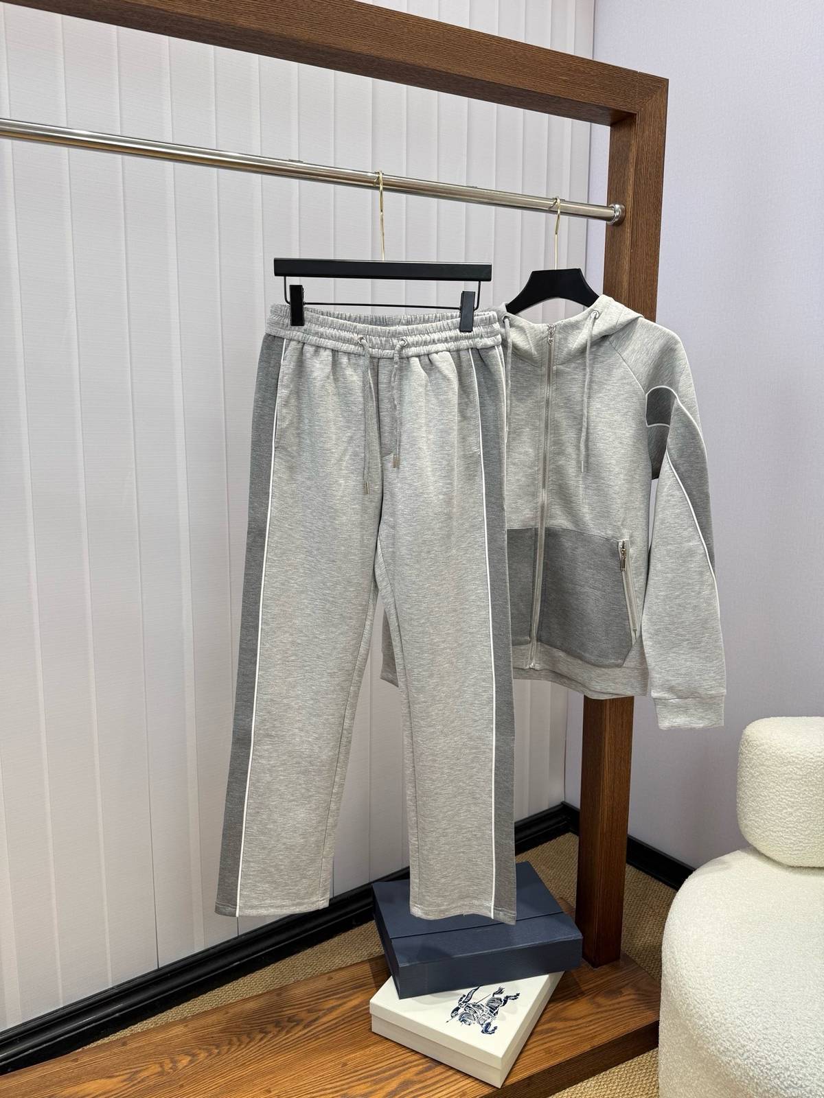 DIOR ディオール メンズ セットアップ ジップパーカー ロゴワッペン サイドライン スポーツウェア 秋冬 ブラック グレー - 画像 7