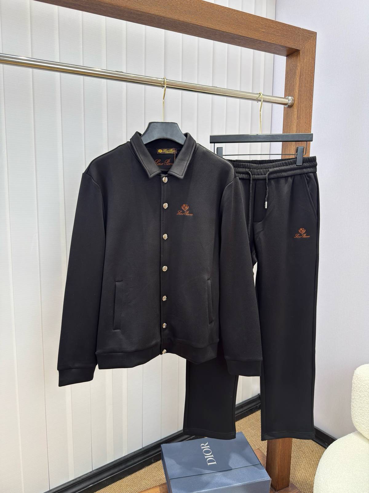 Dior ディオール メンズ セットアップ ジャージ スウェットセットアップ ロゴ刺繍 メタルボタン ファッションパーカー 39 44 ブラック - 画像 8