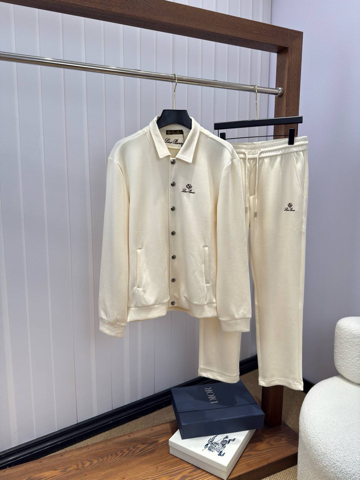 LV メンズ セットアップ ジャージ 上下セット ジップアップパーカー ロゴワッペン ロゴ刺繍 スポーツウェア ユニセックス ホワイト