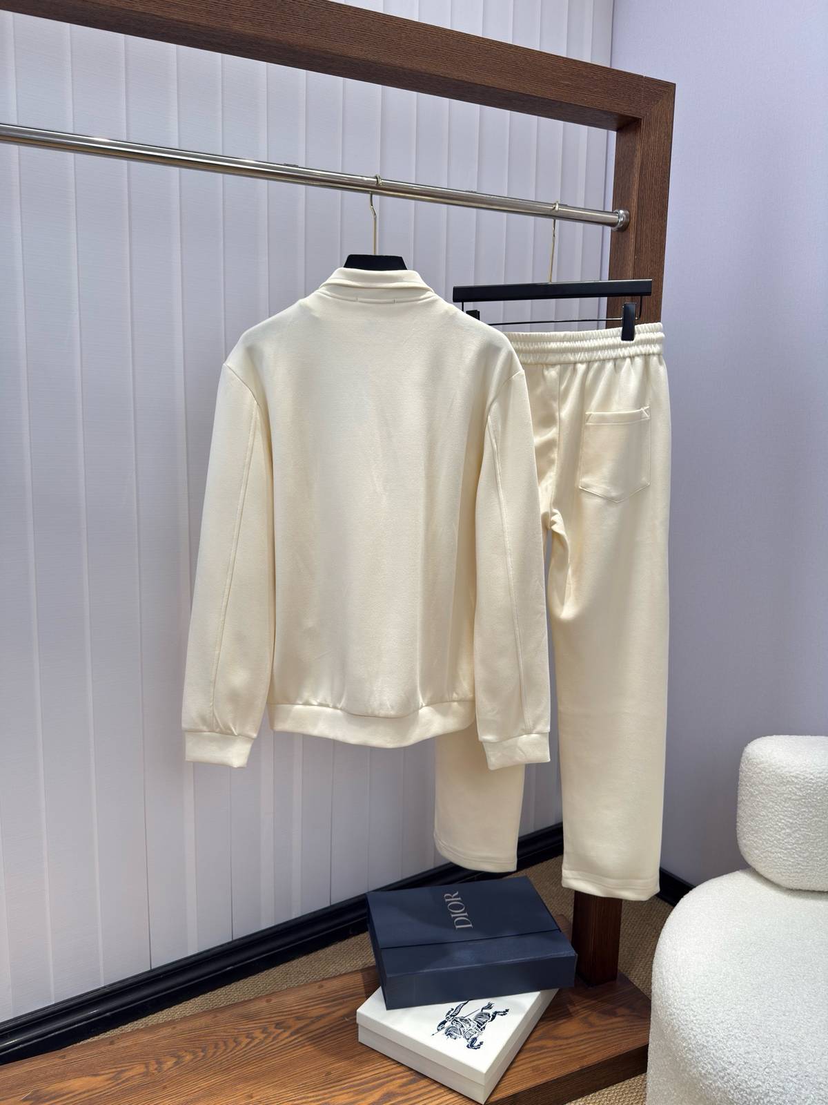 LV メンズ セットアップ ジャージ 上下セット ジップアップパーカー ロゴワッペン ロゴ刺繍 スポーツウェア ユニセックス ホワイト - 画像 9