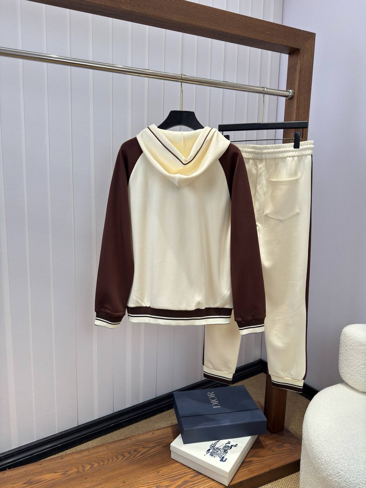 LOEWE ロエベ メンズ セットアップ ジップパーカー ロゴ刺繍 プルオーバーパーカー トラックパンツ ブラック ブラウン - 画像 9