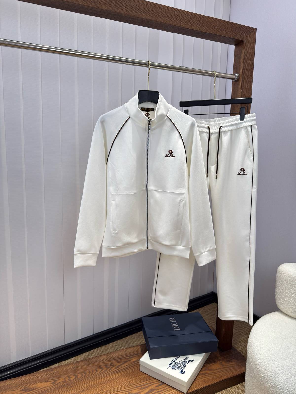 Dior ディオール メンズ セットアップ ジップアップパーカー ロゴワッペン スウェットセットアップ 秋冬 ホワイト