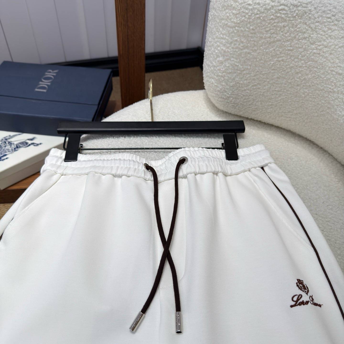 Dior ディオール メンズ セットアップ ジップアップパーカー ロゴワッペン スウェットセットアップ 秋冬 ホワイト - 画像 3